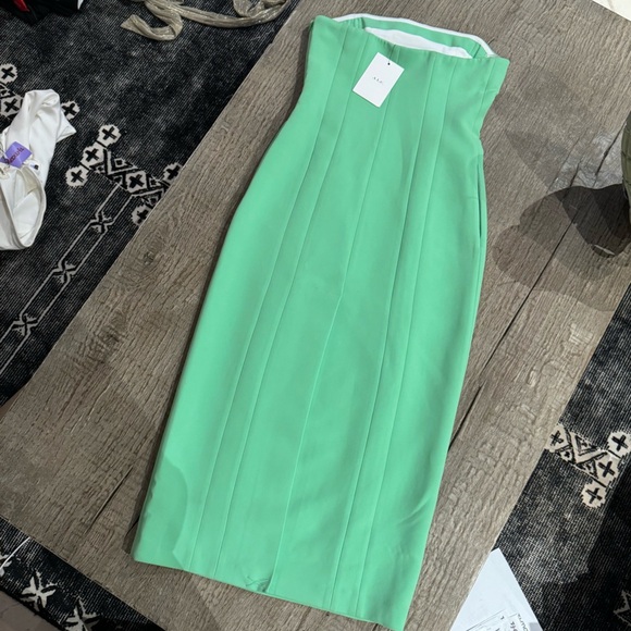 ALC Elizabeth Strapless Midi Dress in Green. - Picture 5 of 8